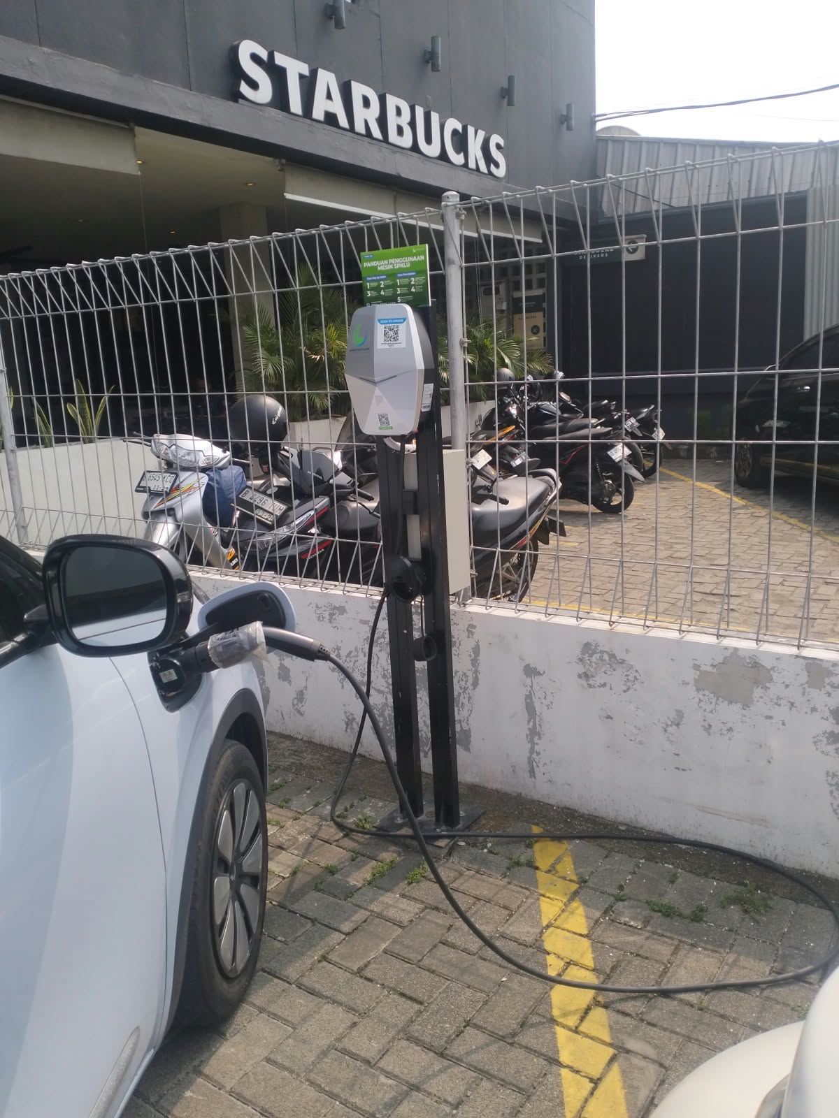 Fasilitas SPKLU dan stasiun pengisian daya mobil listrik Wuling